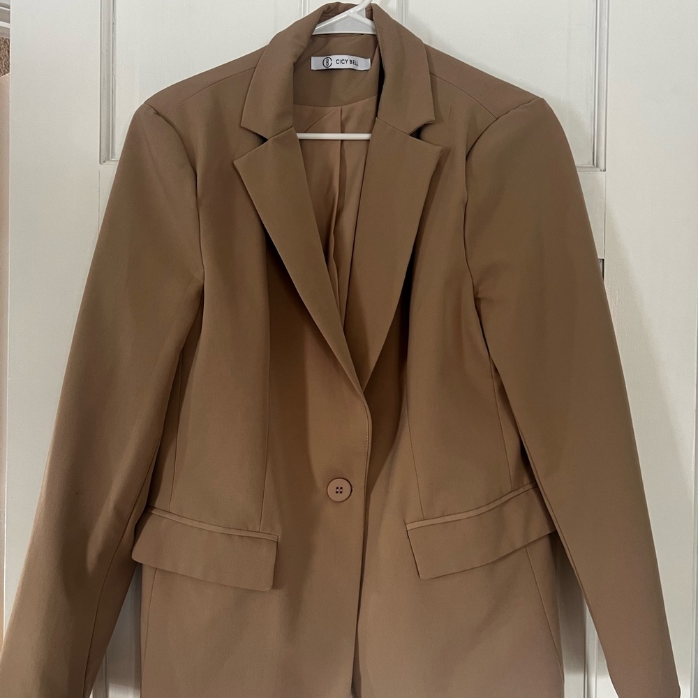 CC Hill Women's Classic Tan Blazer